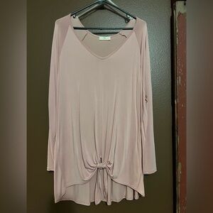 Hummingbird Light Pink V-Neck Blouse size 2xl